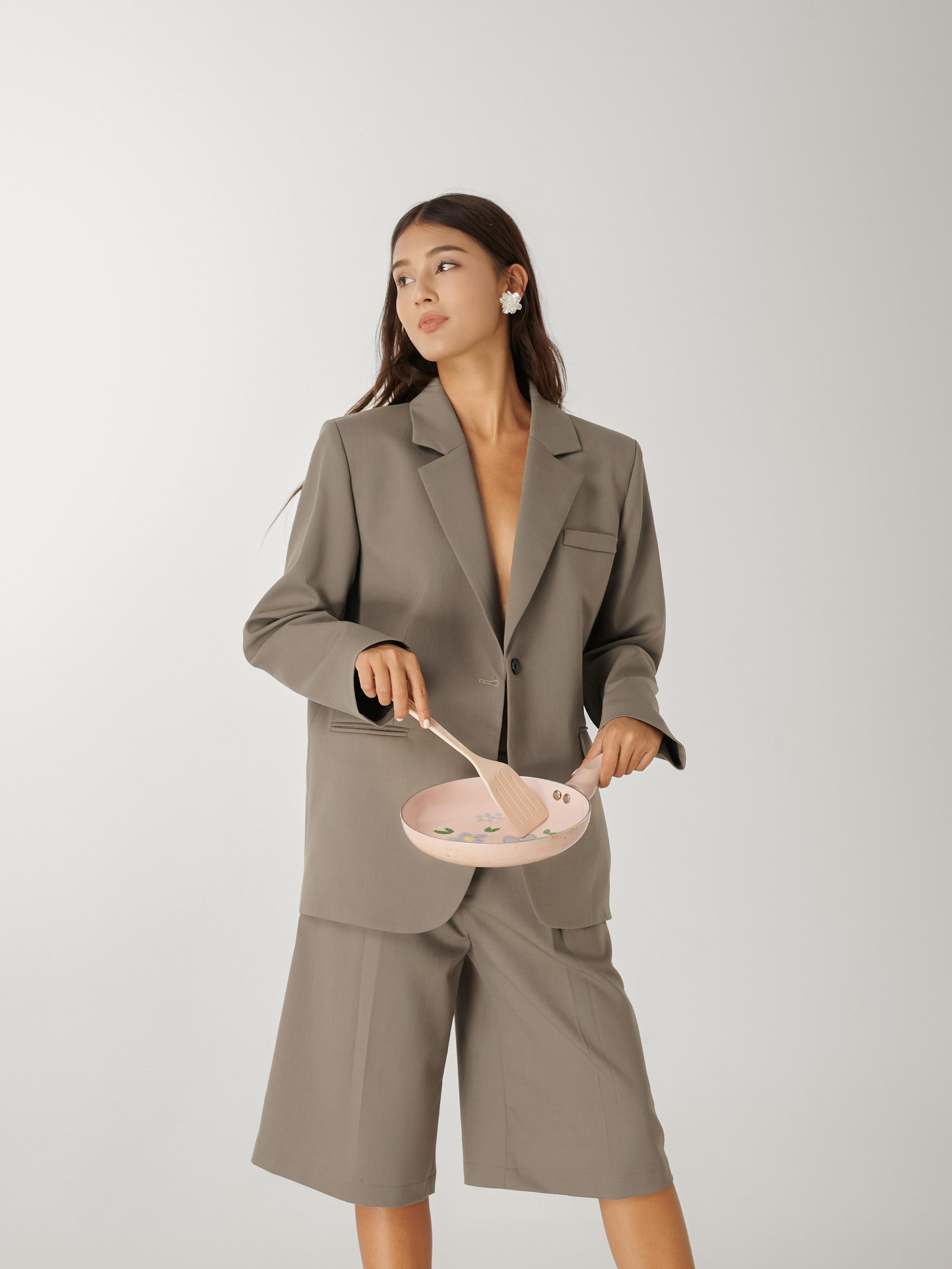 Áo blazer nữ oversize boxy có đệm vai Oversized Boxy Blazer - oula studios