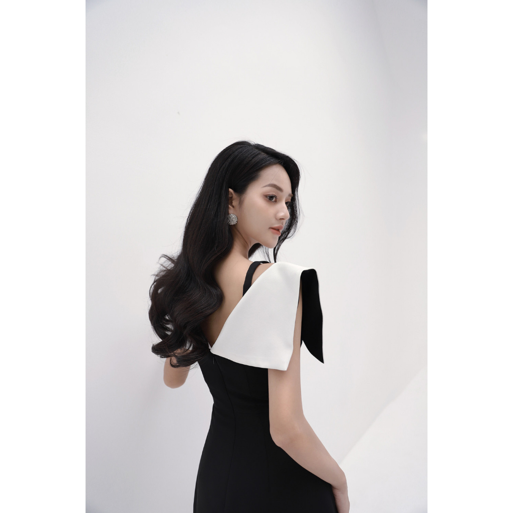 Đầm Dây Đen Phối Cổ Trắng Tùng Xẻ - XIPI