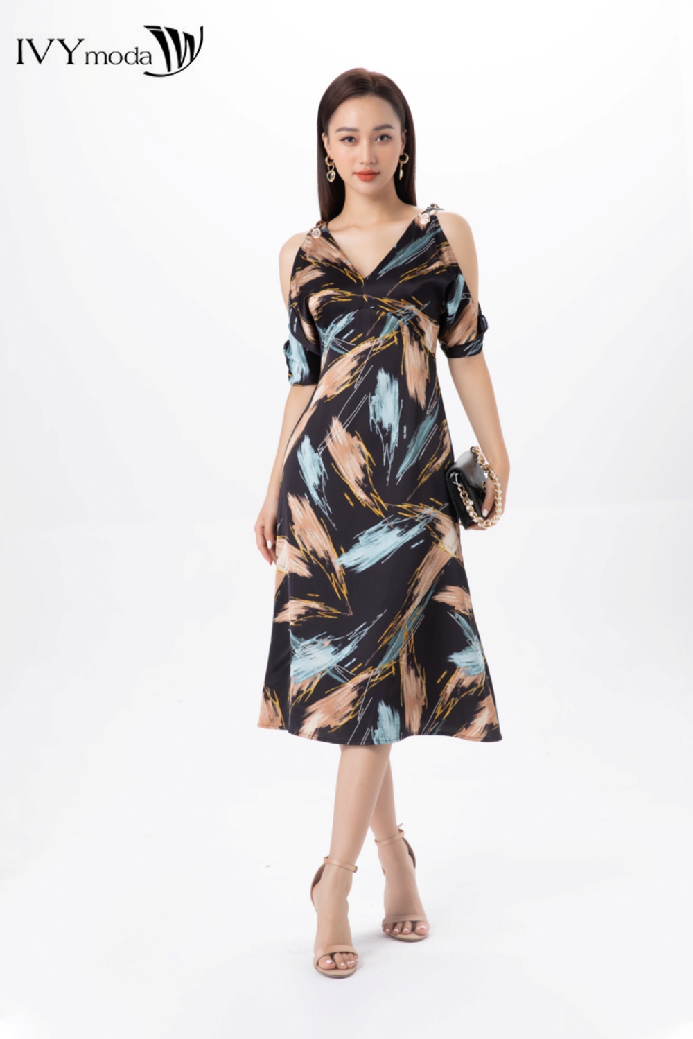 Đầm lụa cut-out vai ivy moda ms 48m7254