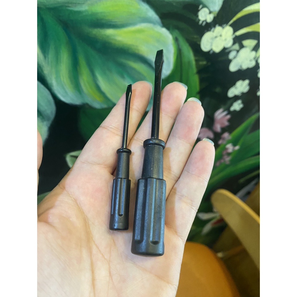 Tô vít 2 cạnh máy may ( tô vít me đen bé 8,5 cm và 13 cm)