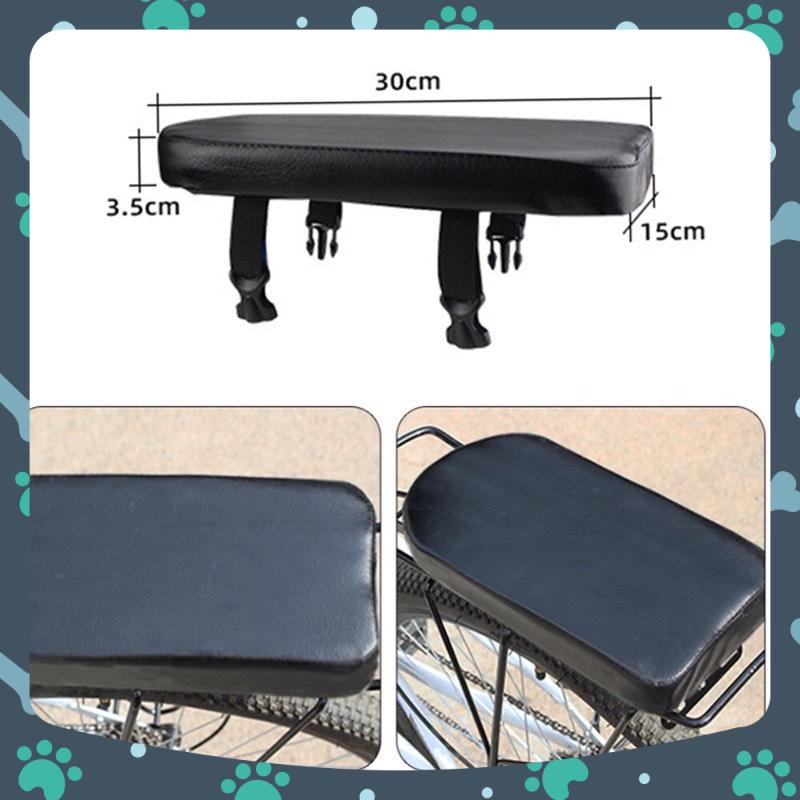 đệm sau xe đạp cài khuy .