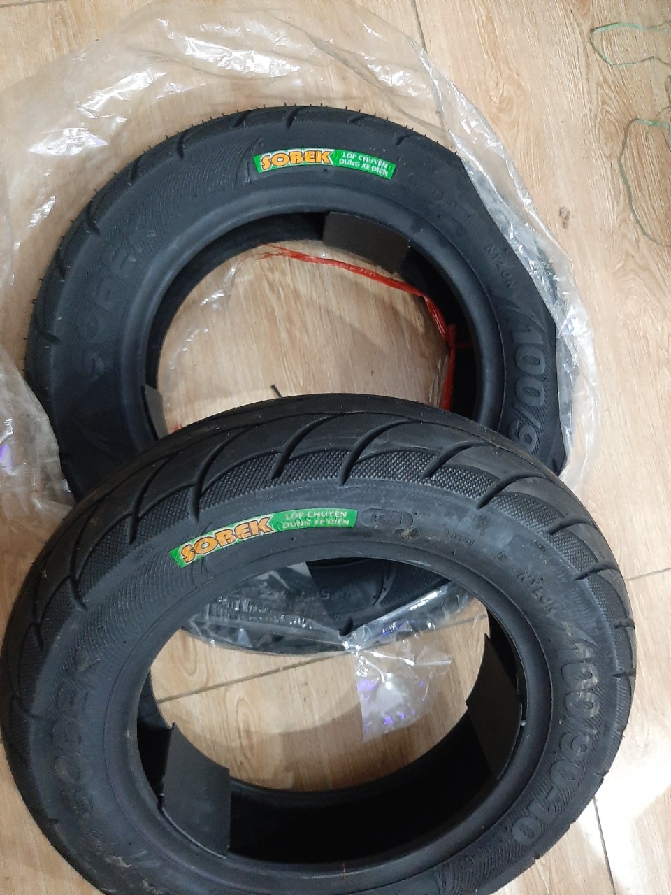 Vỏ lốp không săm xe điện Kenza 100/90-10  ( 3.50-10)