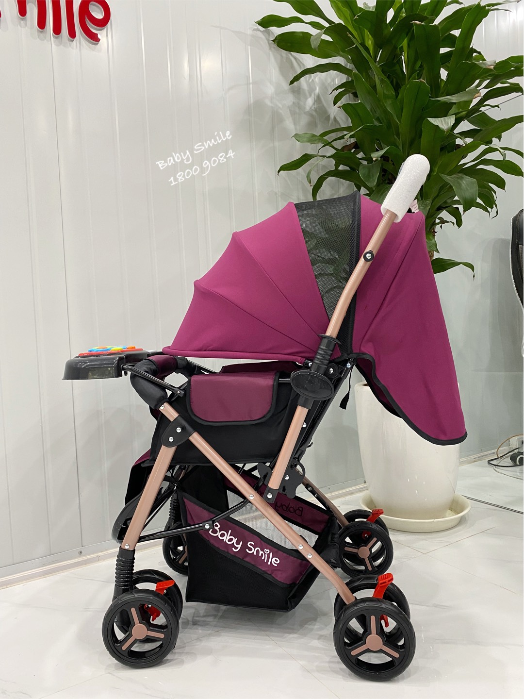 Xe đẩy HT105 đẩy 2 chiều, 3 tư thế, khung vàng đồng