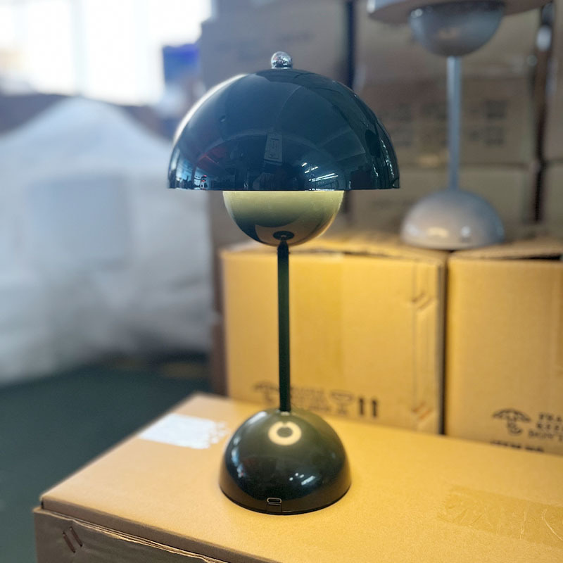 Light Table lamp decorative ambiance lamp Nordic Danish flower bud table lamp wedding room bedroom bedside mushroom lamp