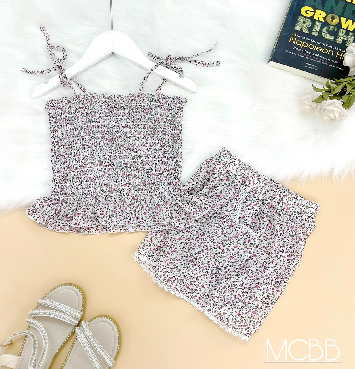 Mcbb 23-47kg bộ đồ bé gái nhún eo thắt nơ hoa nhí xinh áo hai dây cho bé gái quần short bé gái bộ quần áo bé gái áo 2 dây bé gái quần đùi bé gái áo hai dây bé gái quần lửng set đồ bộ mặc nhà cho bé gái mùa hè mát mẻ bộ dây cho bé gái set quần áo trẻ em nữ