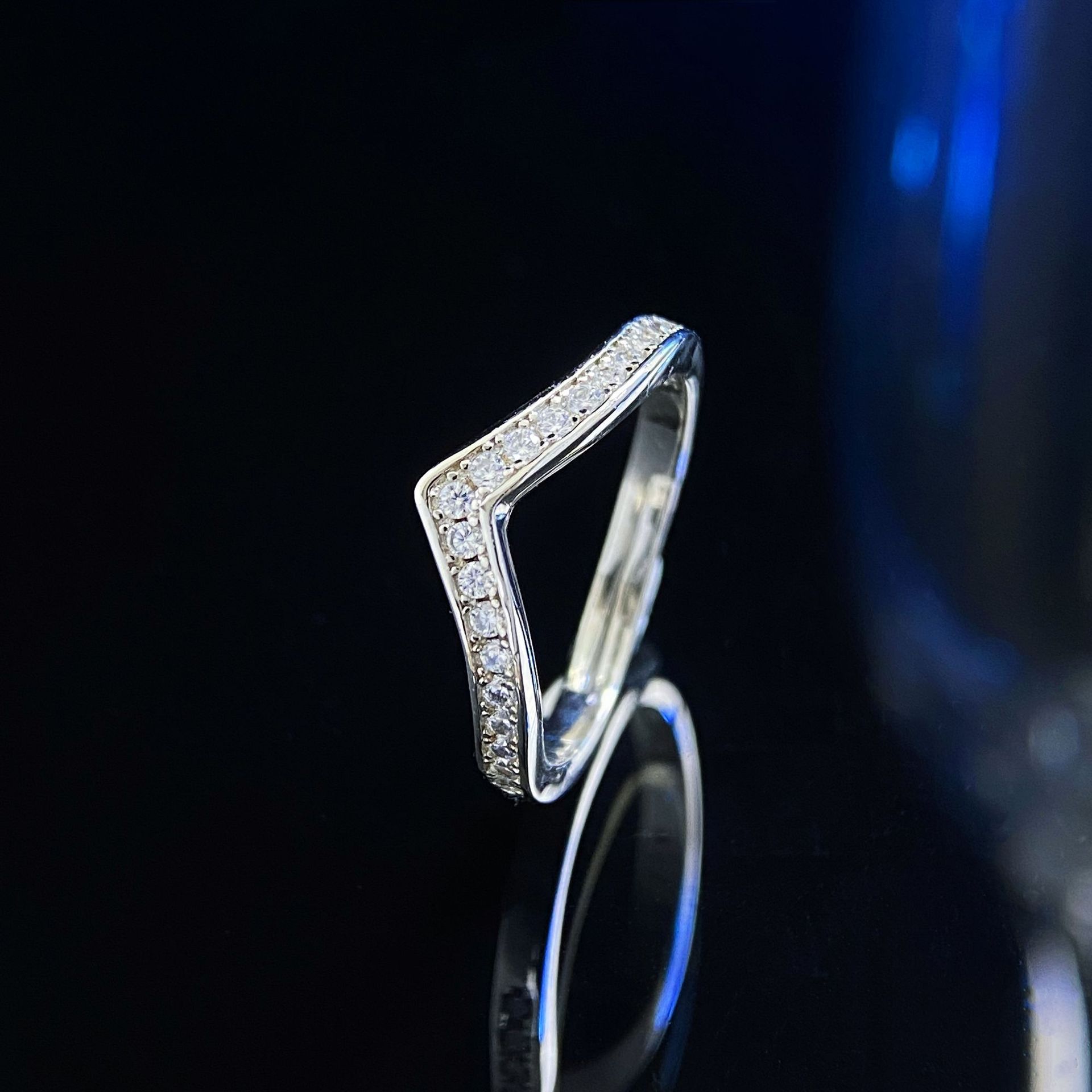 Simulation%20Moussaint%20Diamond%20V%20Row%20Ring%20Women's%20All-match%20Simple%20Stacked%20Wear%20One%20Piece%20-%20Image%206