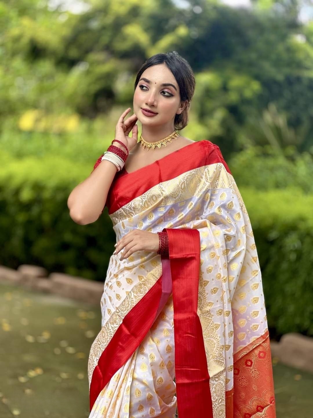 Silk semi katan saree for women's/White colour silk saree /white semi katan saree /tangail semi katan saree