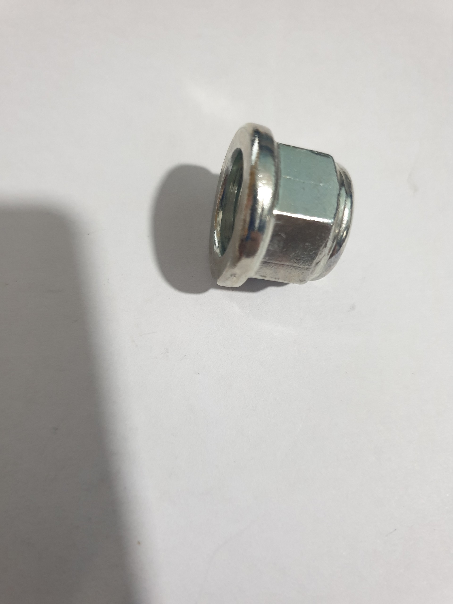 ỐC ĐẦU BÒ DÙNG CHO MÁY CẮT CỎ HU 143/541 ( 5 CON - 10 CON)