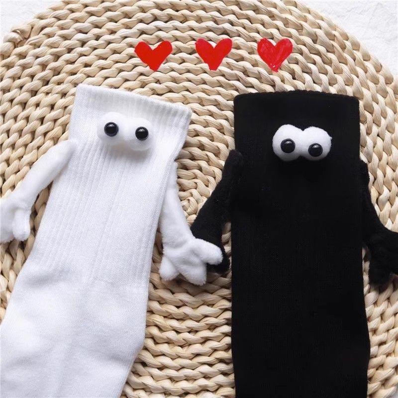 Wenefang%20Fashion%201Pair%20Club%20Celebrity%20Couple%20Socks%20Ins%20Fashion%20Funny%20Creative%20Magnetic%20Attraction%20Hands%20Black%20White%20Cartoon%20Eyes%20Couples%20Socks%20-%20Image%205