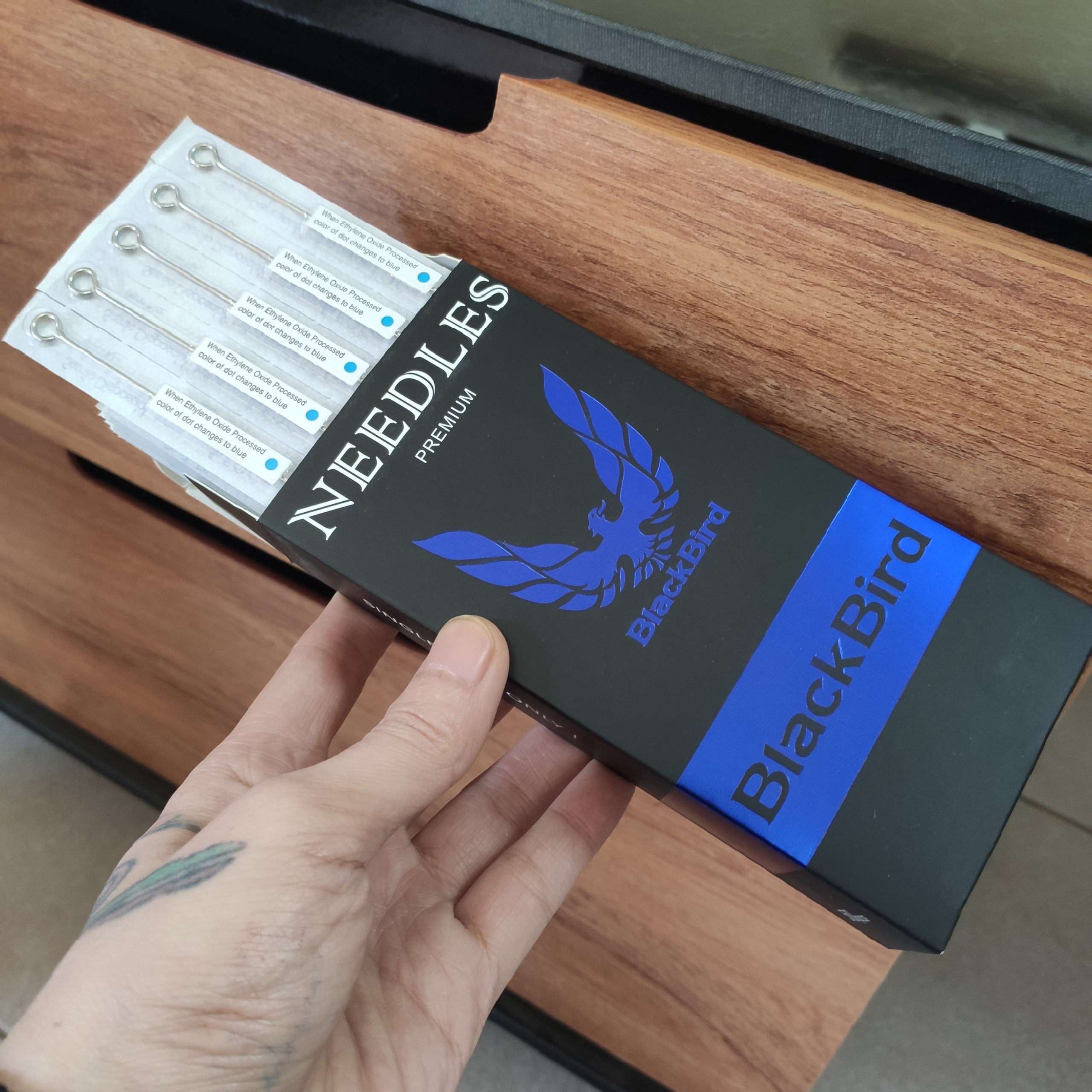 Hộp kim xăm 3RL Black Bird đi khung