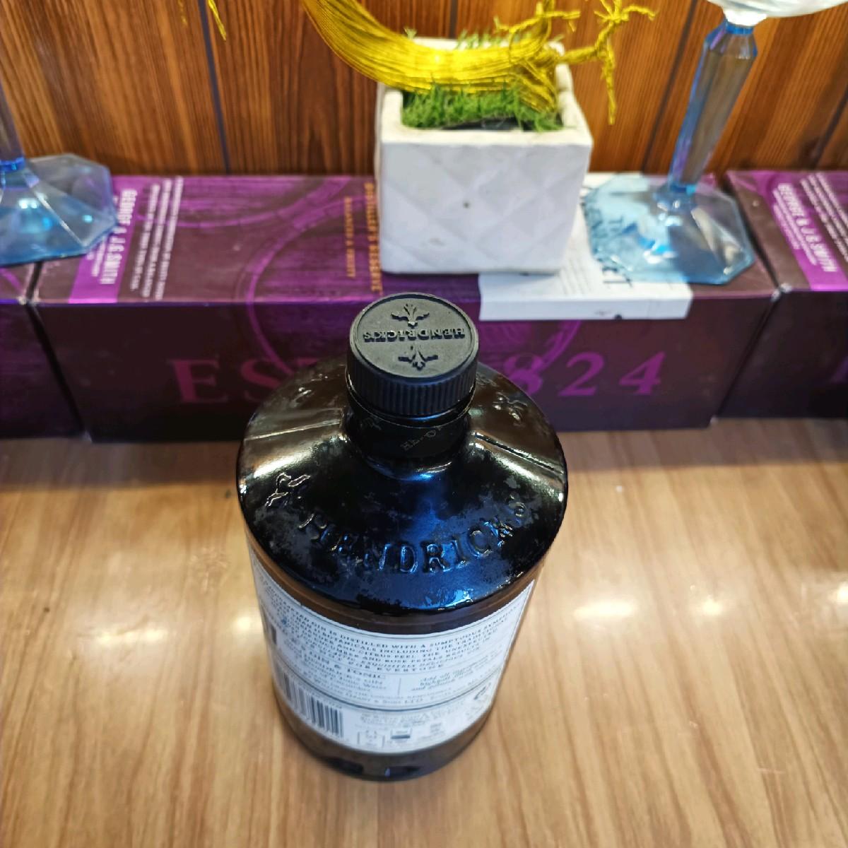 Vỏ chai Hendricks Gin trưng bày Decor mới 99% (chai rỗng)