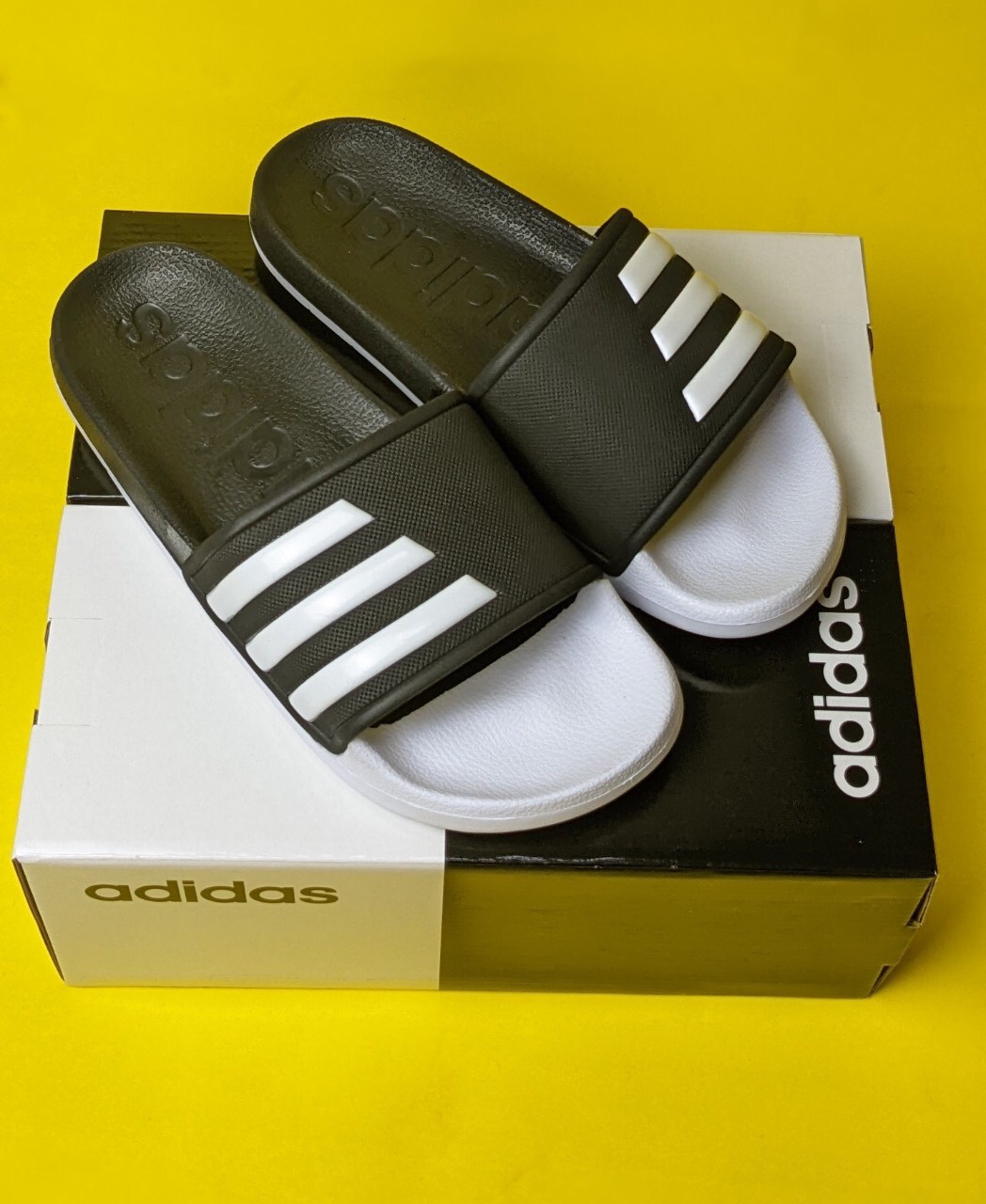 DÉP ADIDAS_SAMPLE ORIGINAL 2 MÀU ĐEN TRẮNG QUAI ĐEN TRẮNG