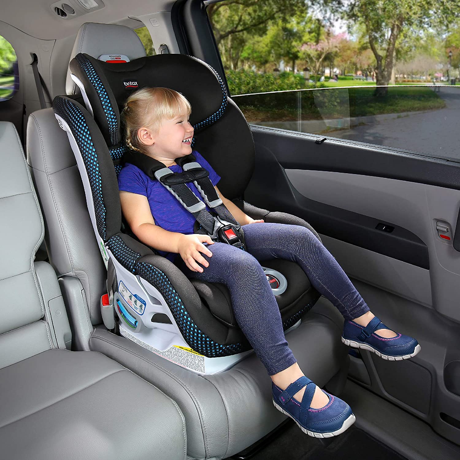 width of britax boulevard clicktight