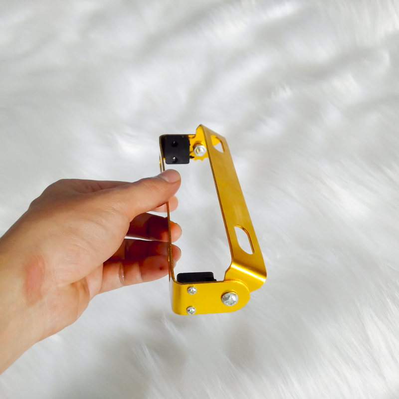 Pát nâng hạ biển số xe máy ( nhôm CNC VÀNG)