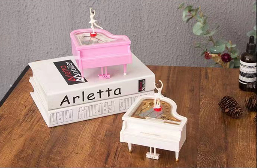 Hộp âm nhạc piano có vũ công múa ba lê xoay quanh vòng, hộp nhạc lên dây cót trưng bày quà tặng