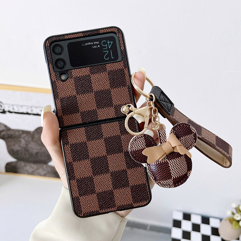 Ốp lưng samsung galaxy z flip 6/ z flip 5 / z flip 4 l v kèm móc khóa xinh xắn - bum store galaxy case