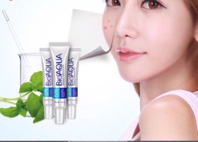 Tuýp kem bôi mụn của bioaqua
