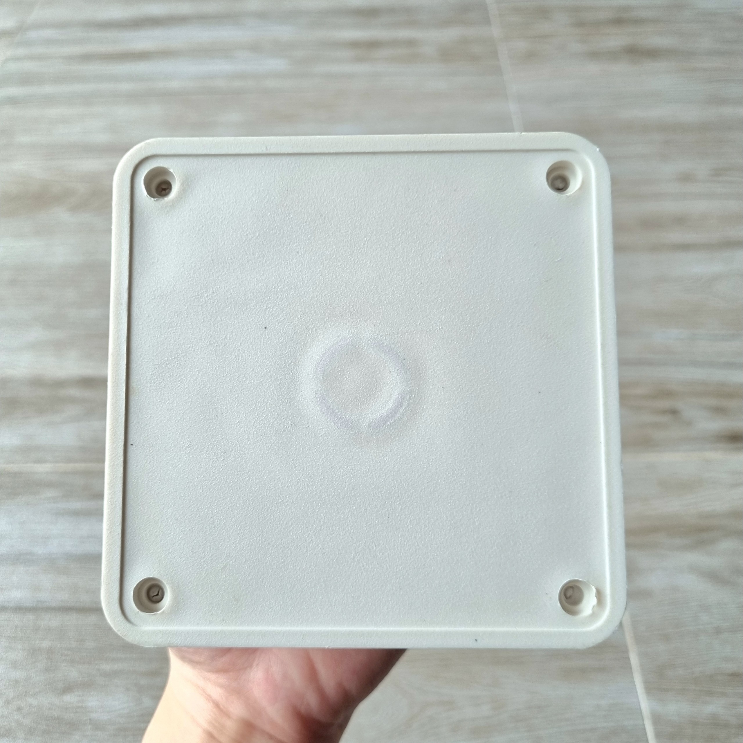 Hộp kỹ thuật dành cho camera Ezviz