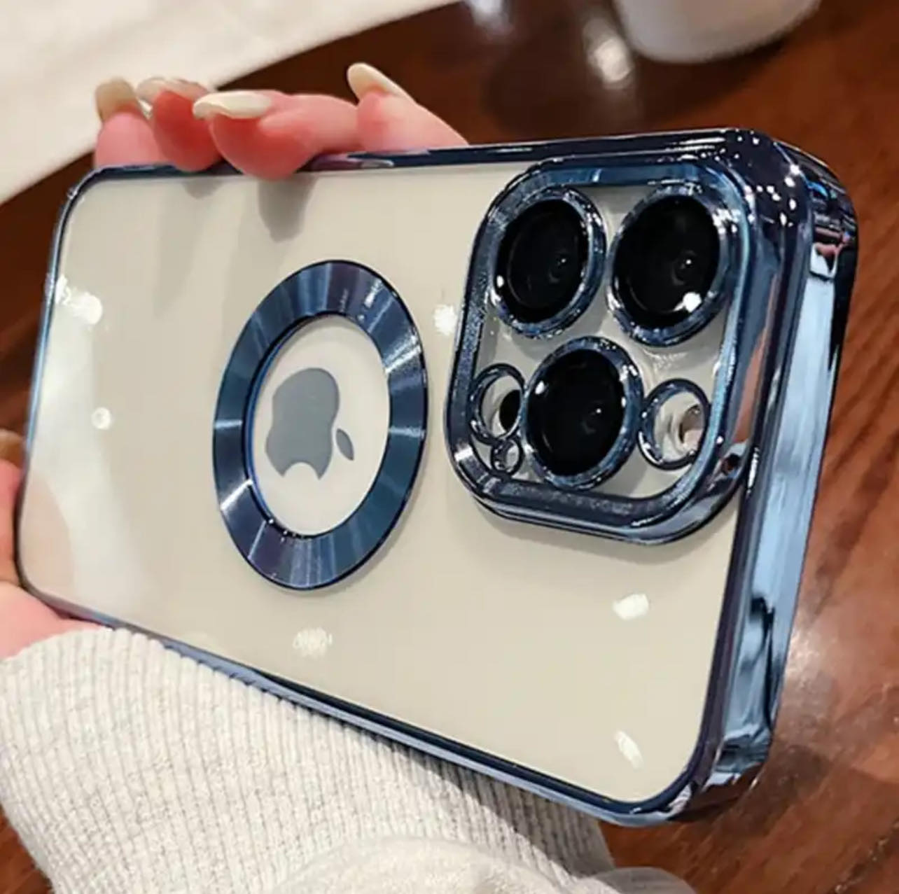 Transparent%20Soft%20TPU%20Case%20with%20Plated%20Border%20&%20Logo%20Cutout%20%E2%80%93%20Everyday%20Use%20(For%20iPhone%2014%20Series)%20-%20Image%203