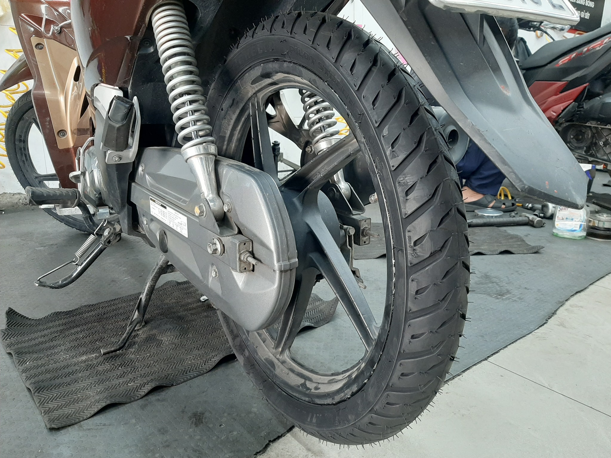 Vỏ Michelin 80/90-17 Pilot Street 2 (220058)