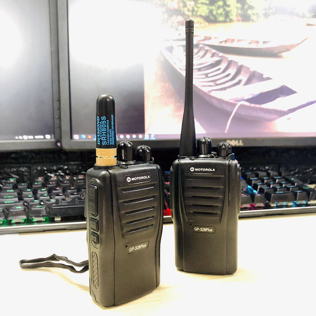 Two way radio Motorola gp-328plus compact version. Large Capacity help break the obstructions good, continuous talk 72 hours-imports