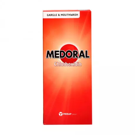 Nước súc miệng, họng Medoral giúp làm sạch răng miệng, giảm đau họng