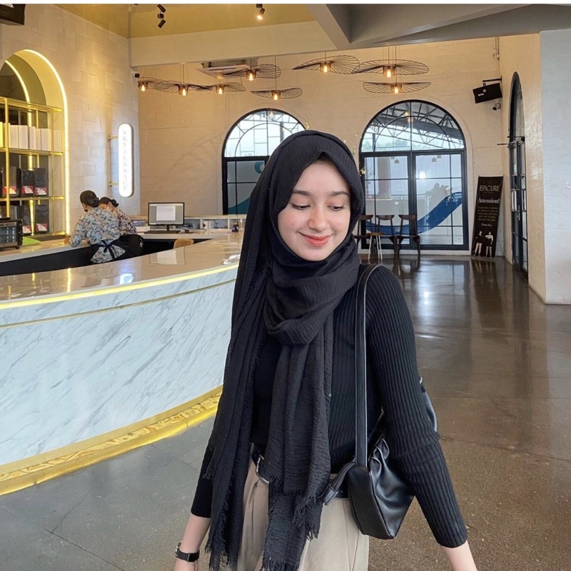 model hijab pashmina crinkle