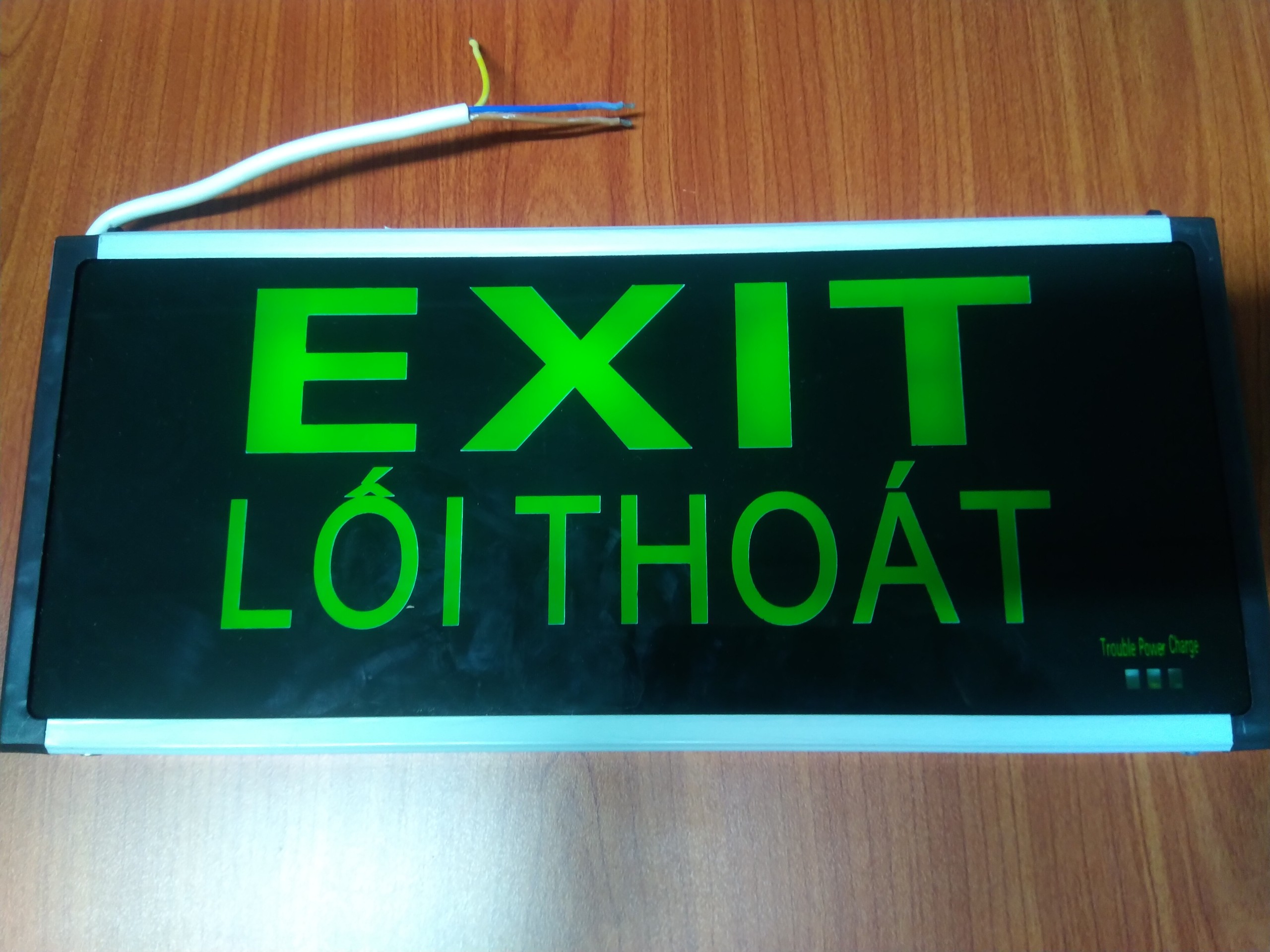 Đèn exit , công suất 3W, gồm 4 loại đèn exit thường, đèn exit lối thoát, đèn exit mũi tên xuống, đèn exit mũi tên ngang, bền, thông dụng