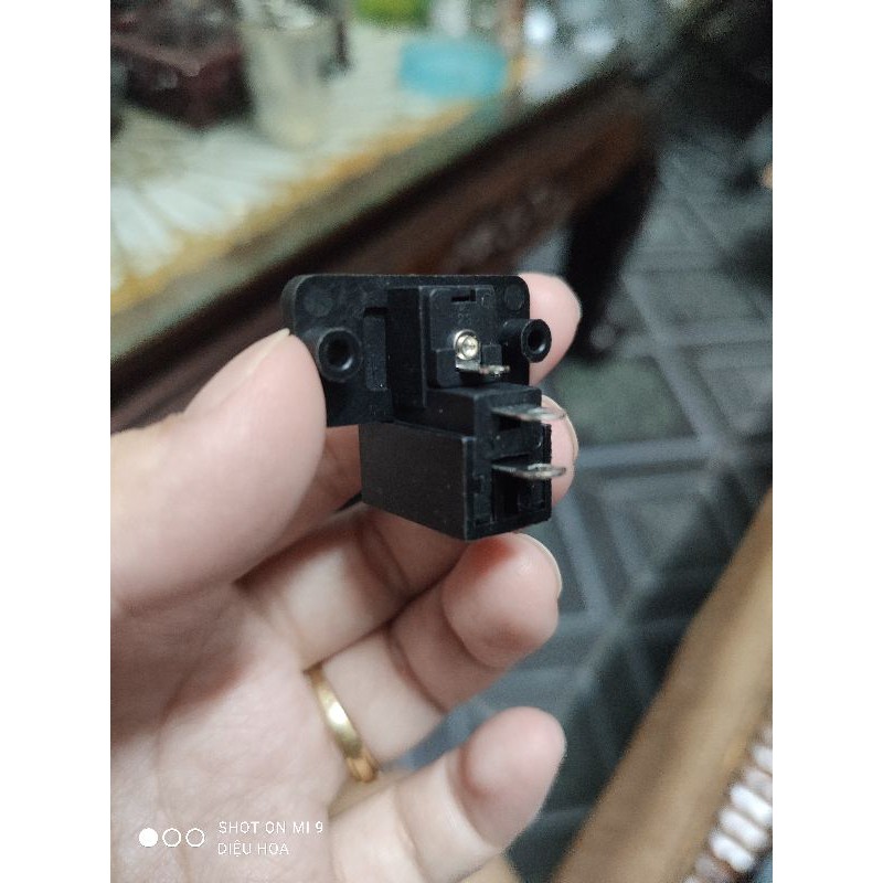 Cổng sạc xe ô tô xe máy điện trẻ em