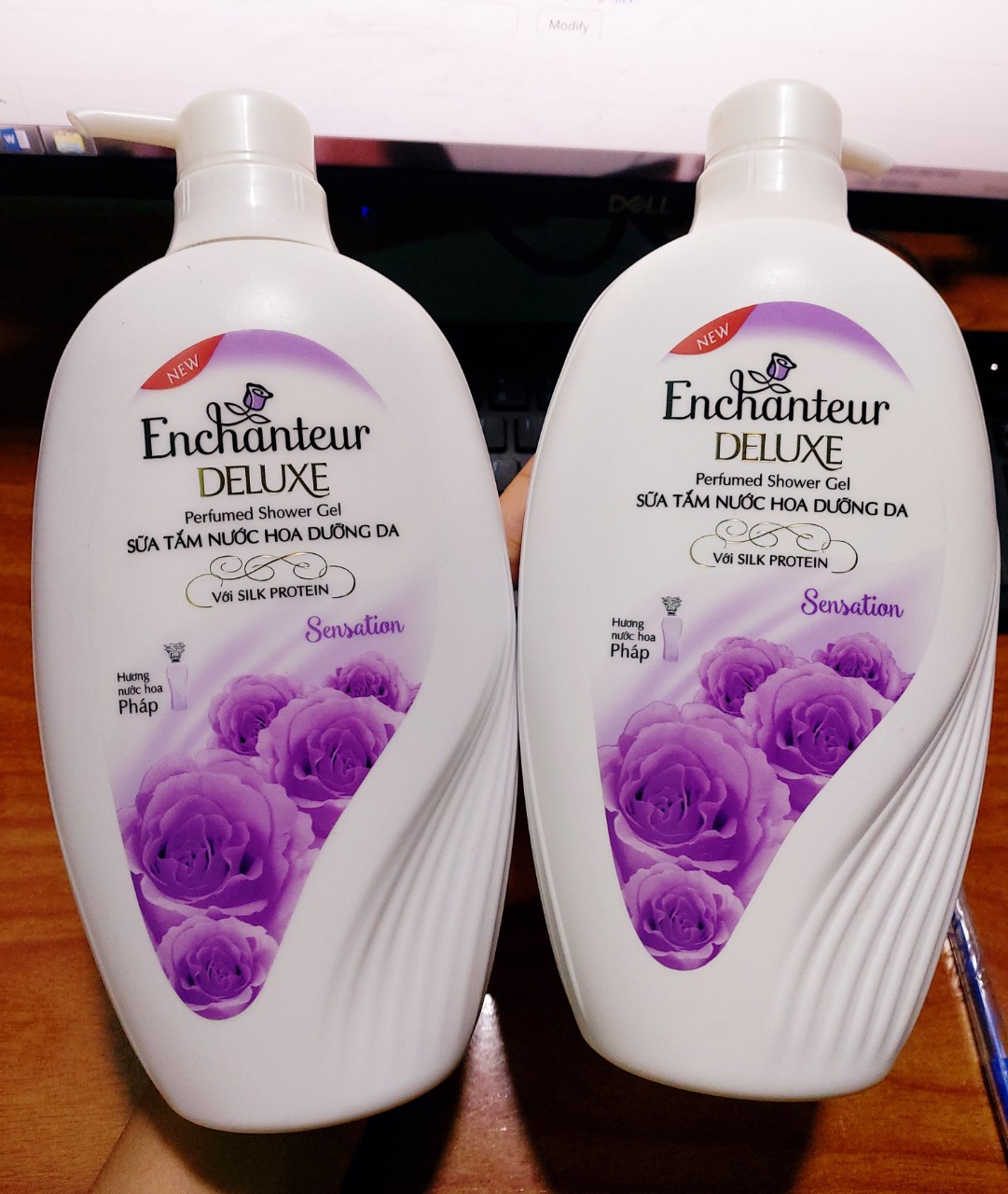 [HCM] SỮA TẮM ENCHANTEUR VÀNG 650G