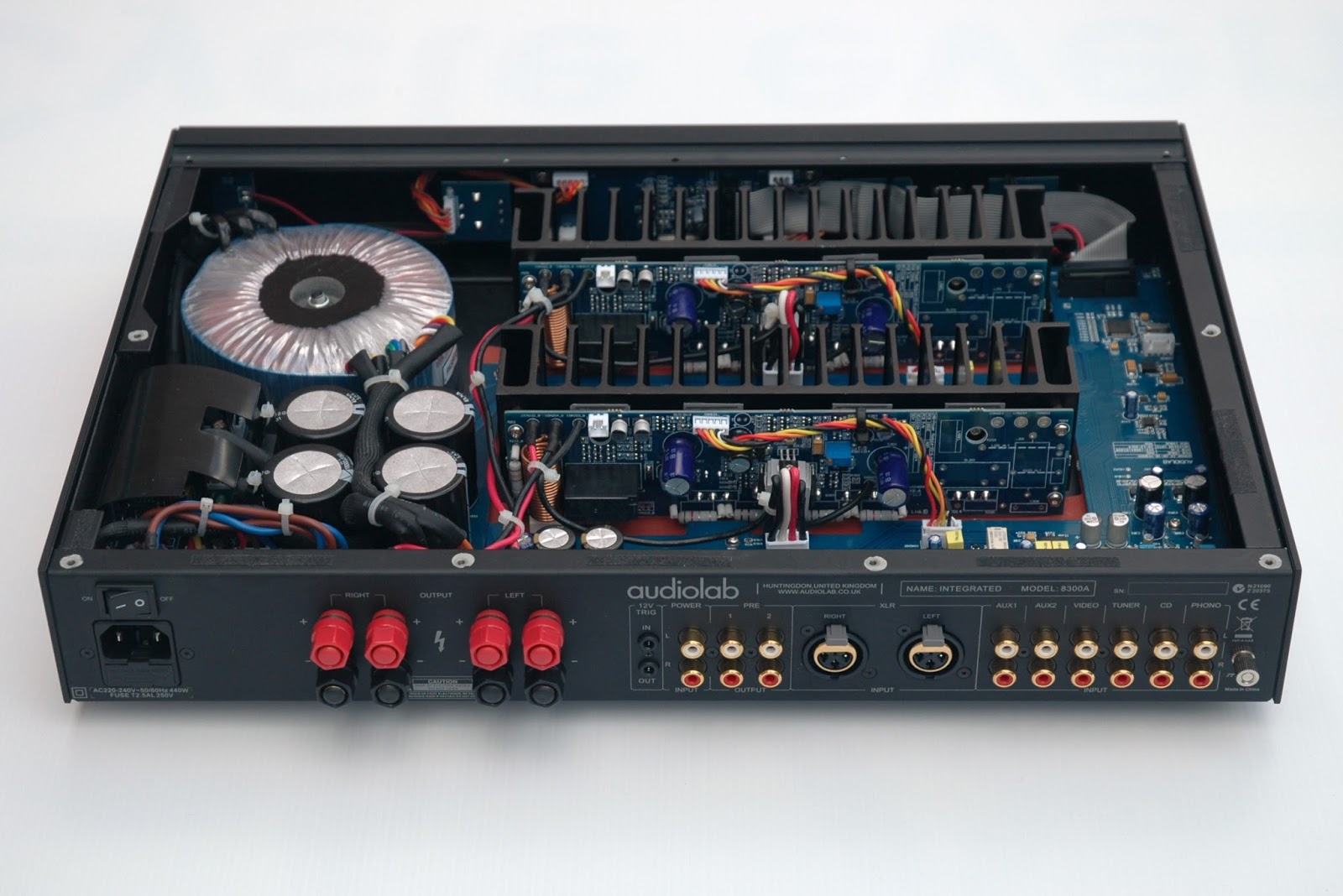 audiolab「8300A」バイワイヤ対応アンプ　ブラック AUDIOLAB 8300A (BLACK) 3 YEARS WARRANTY INTEGRATED AMPLIFIER WITH