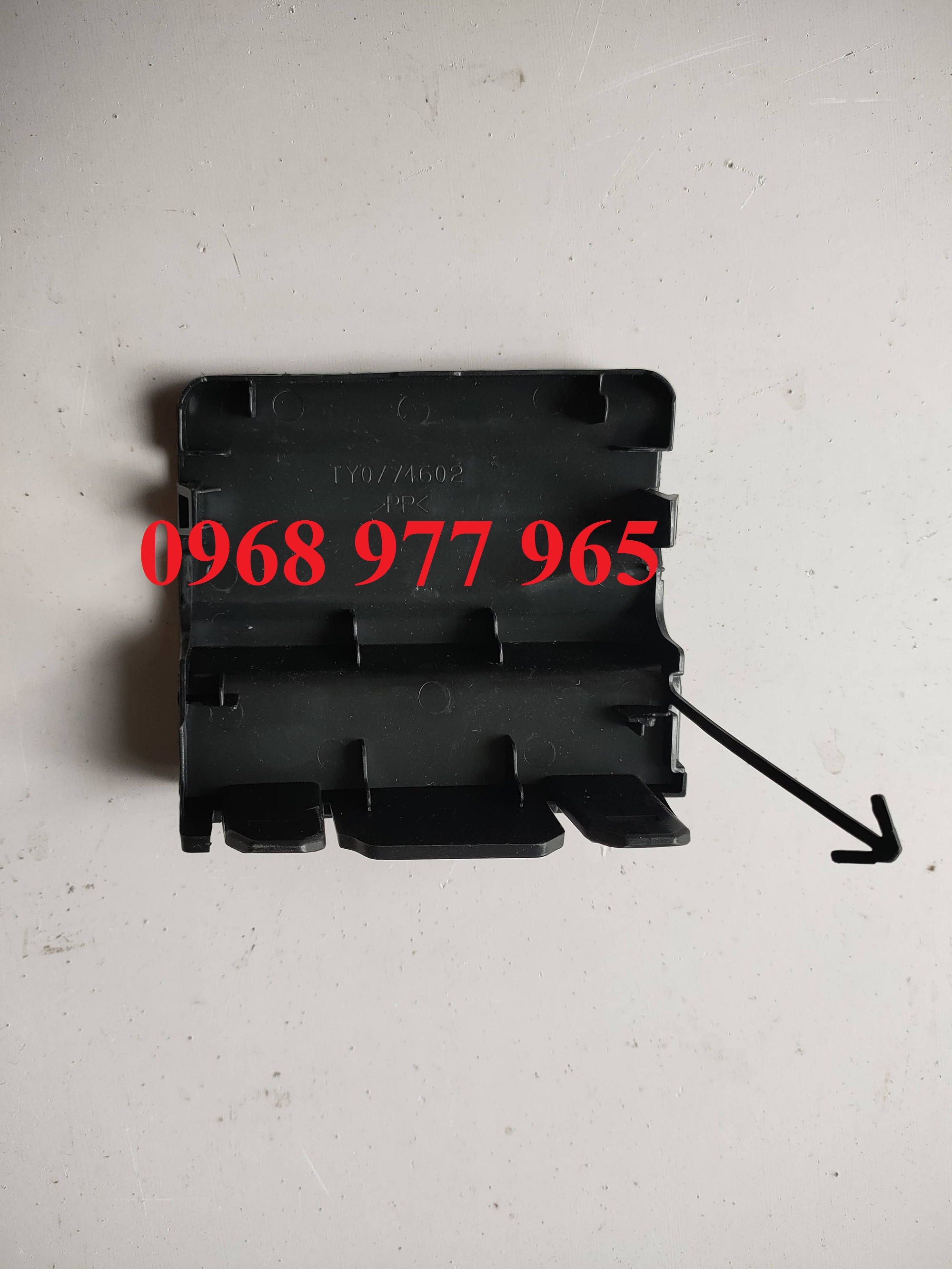 Nắp đậy móc kéo xe Vios 18-20 (Nắp che móc cứu hộ lưới cản trước)
