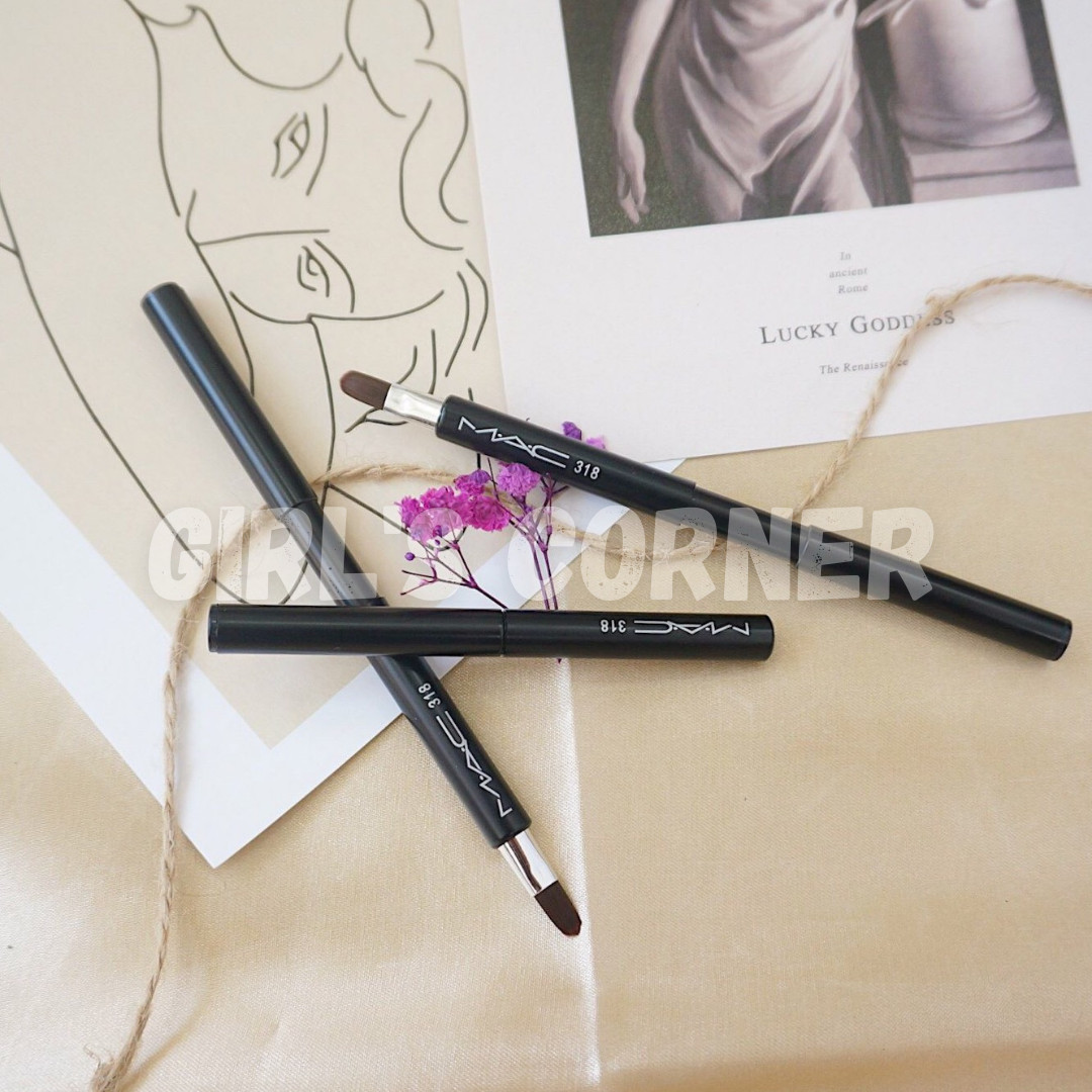 Cọ môi có nắp M318