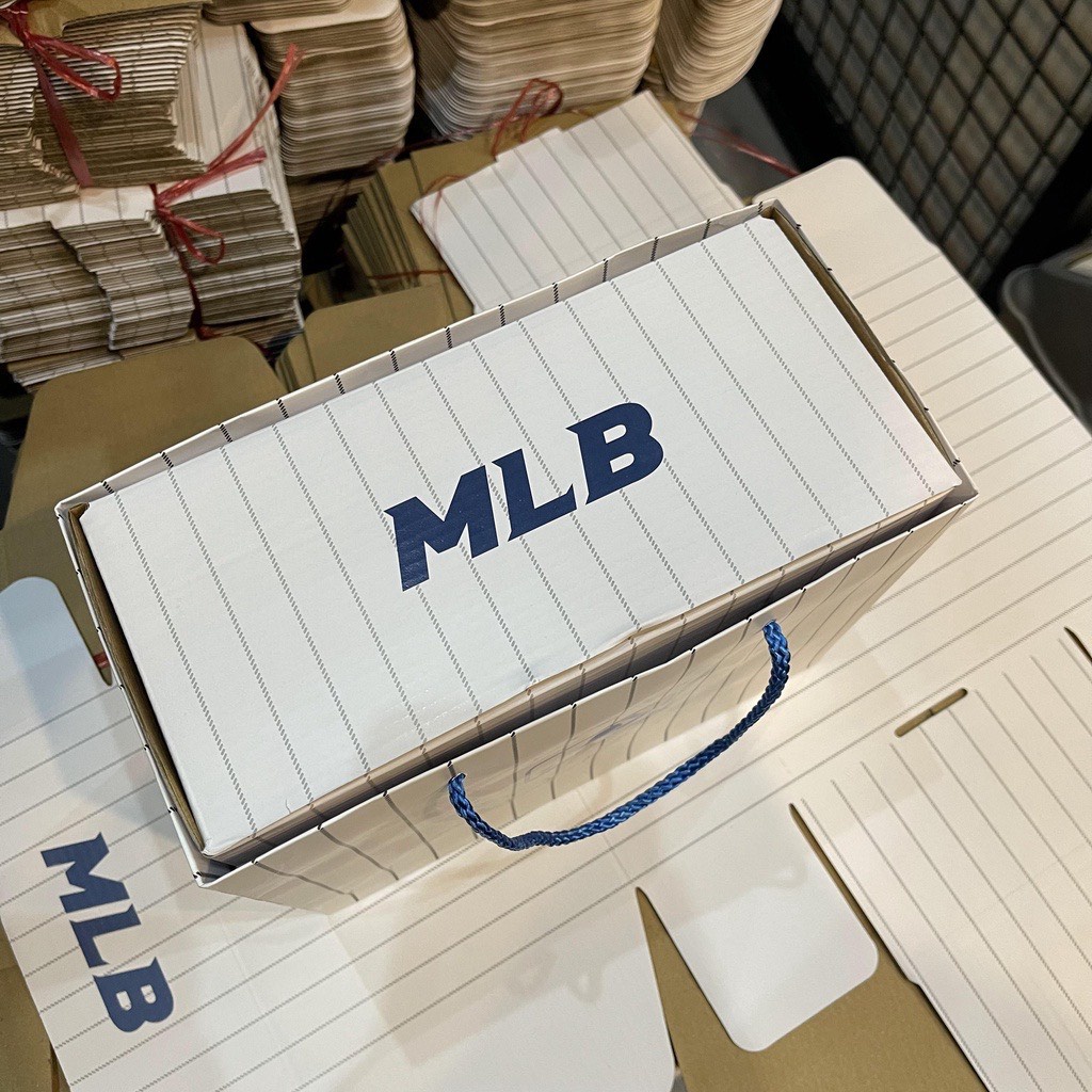 Hộp bìa MLB đựng sản phẩm