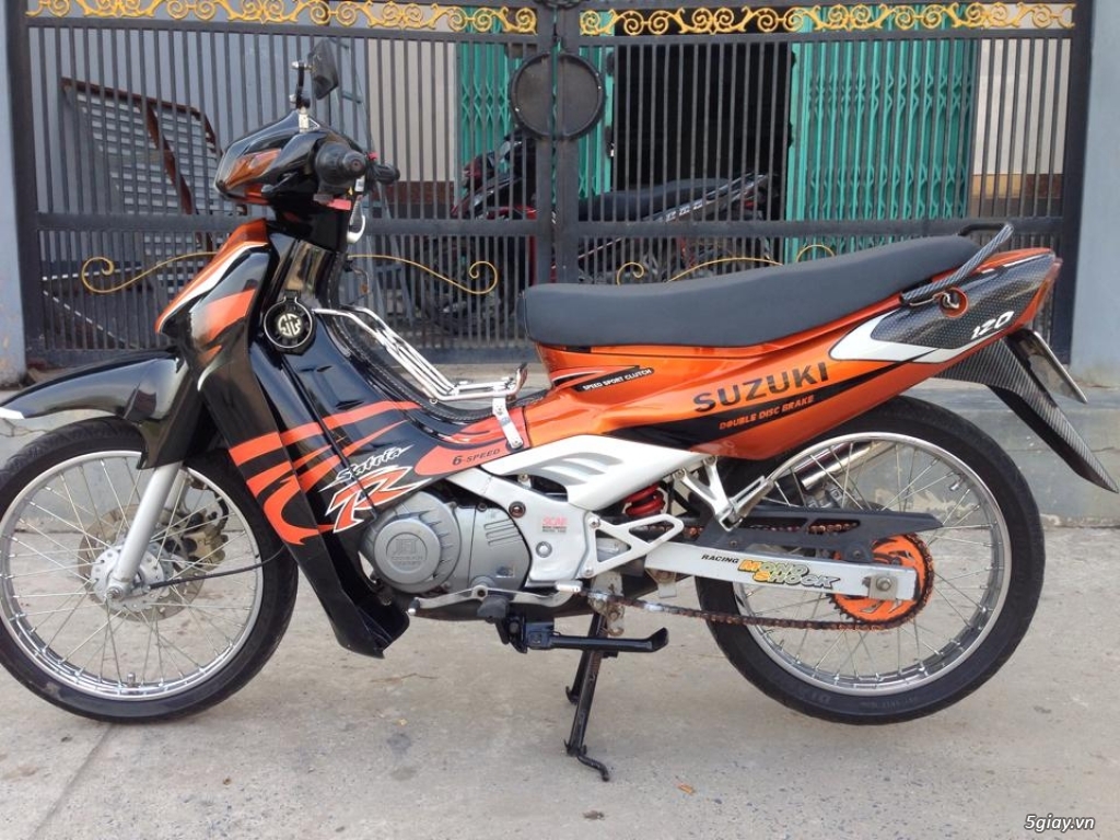 Tem Suzuki Satria 2000 Đen Cam Đậm - Đuôi Đen