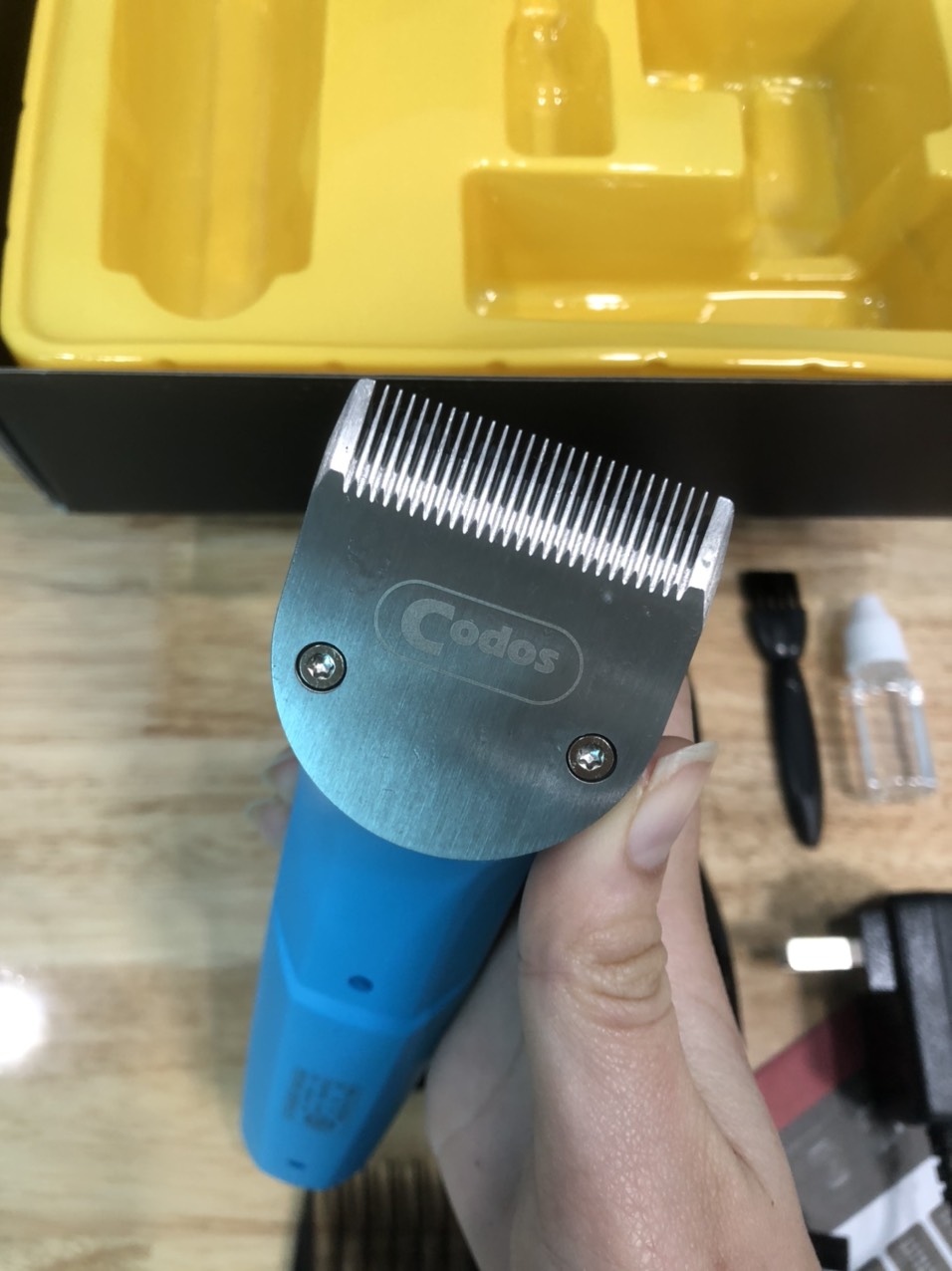 Tông đơ cắt tóc chuyên nghiệp Codos T10