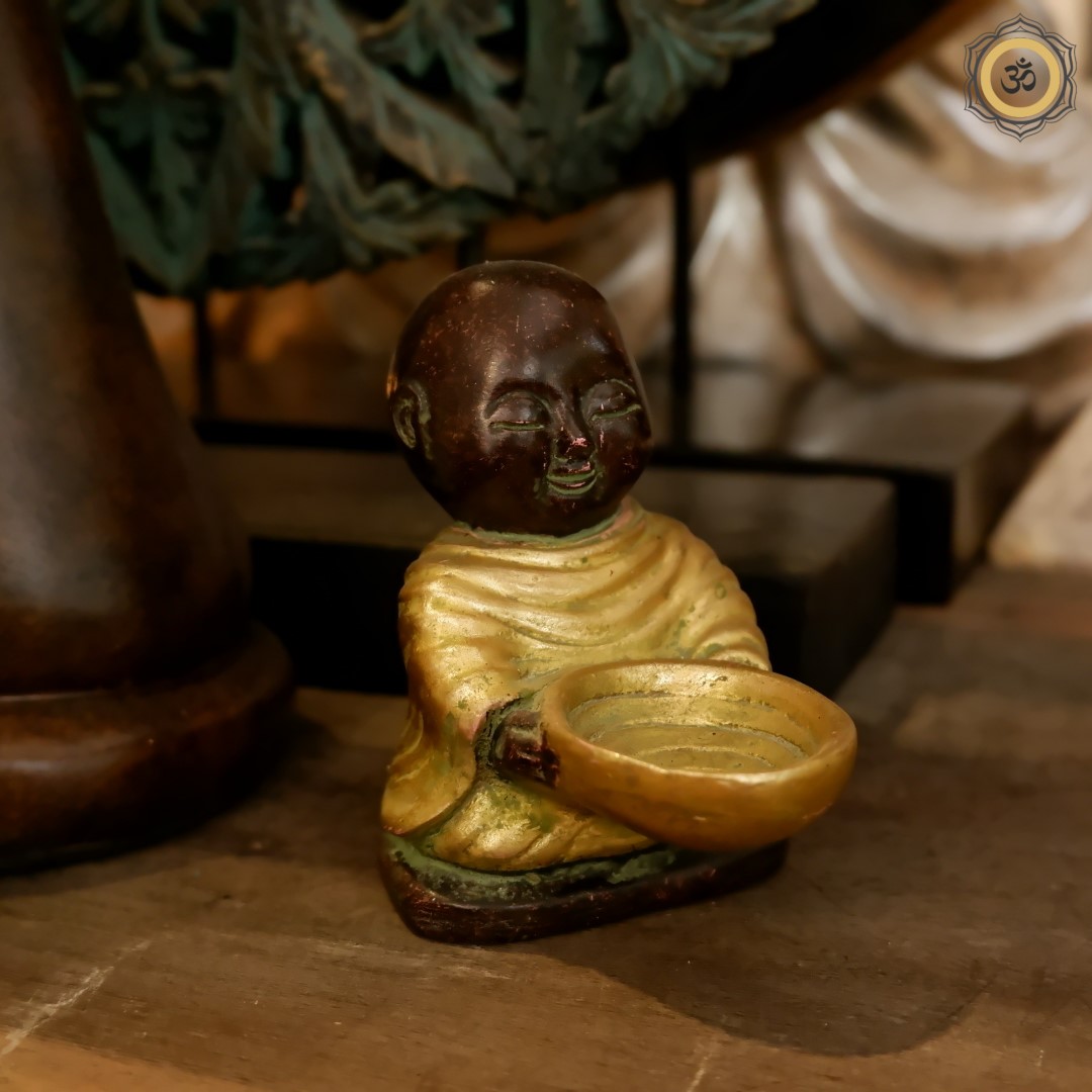 Tượng Chú Tiểu Ngồi Om Home
