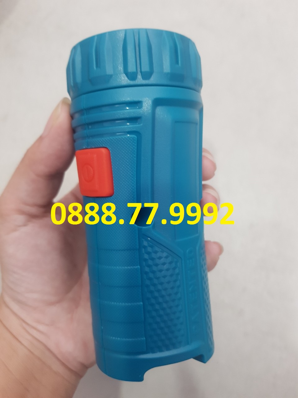 Đèn pin dùng pin 12v total twli1223