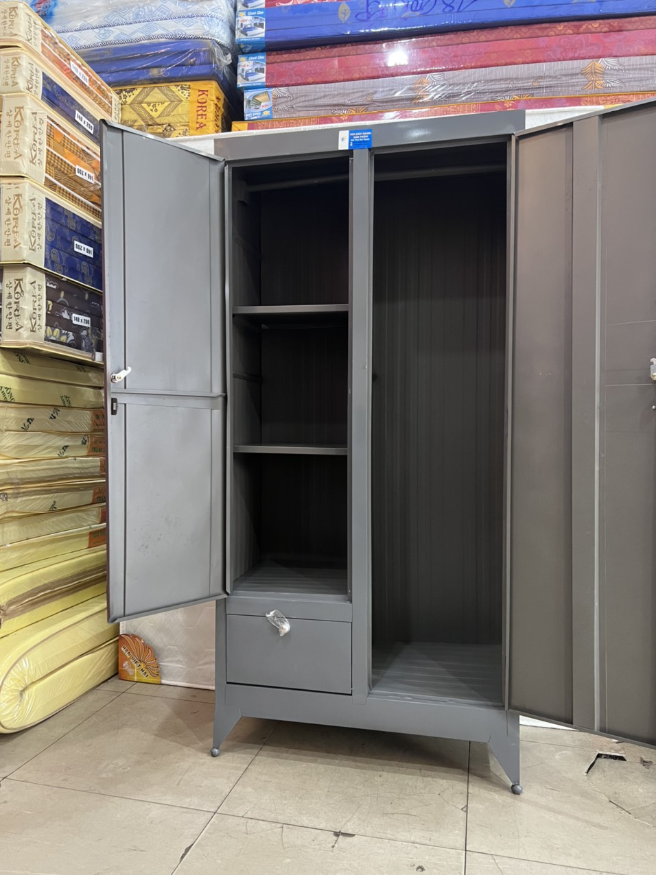 1m6 Purple Iron Wardrobe
