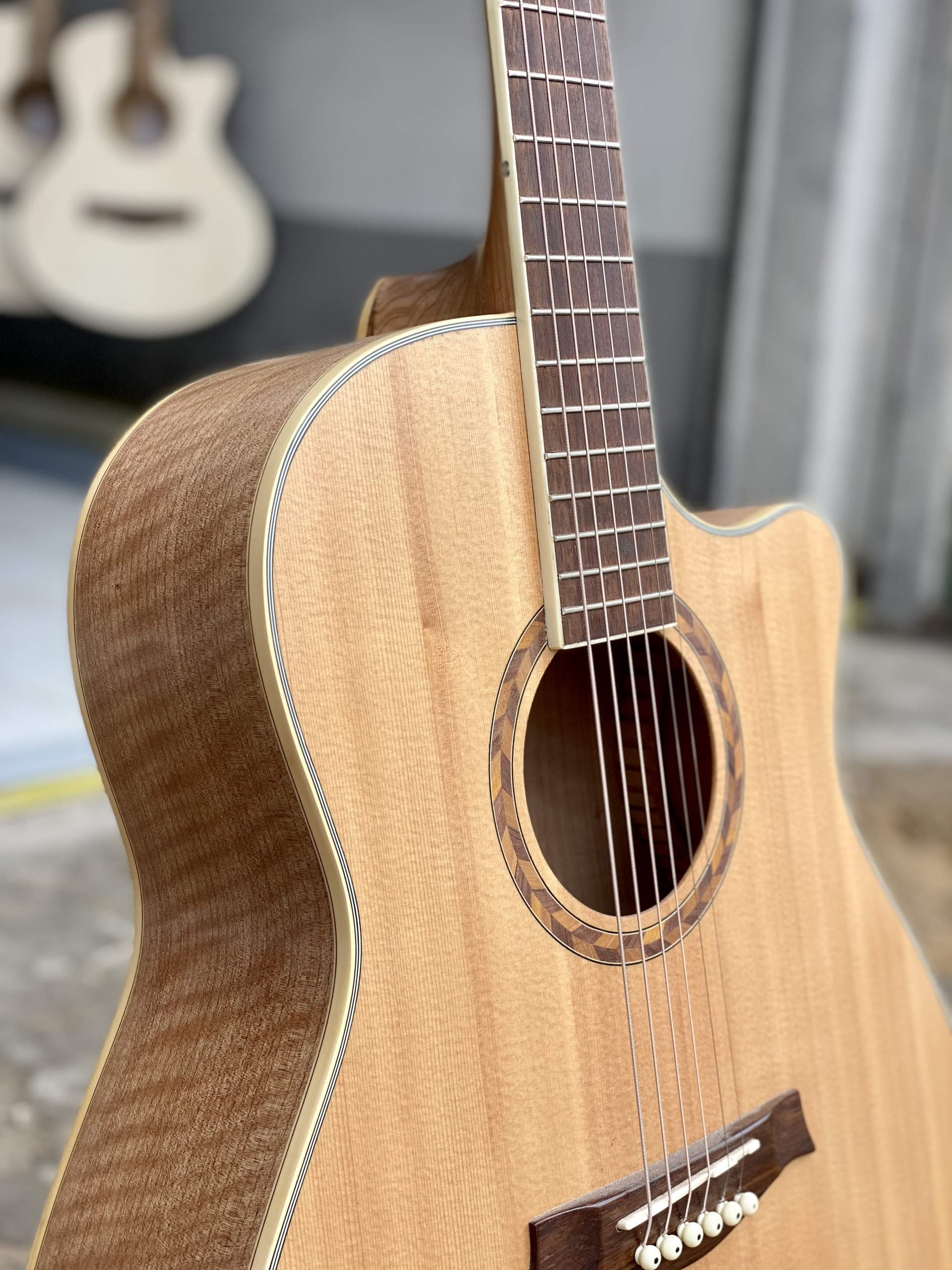 Đàn Guitar Gỗ Còng Kè Cao Cấp Tút Cần CG-47