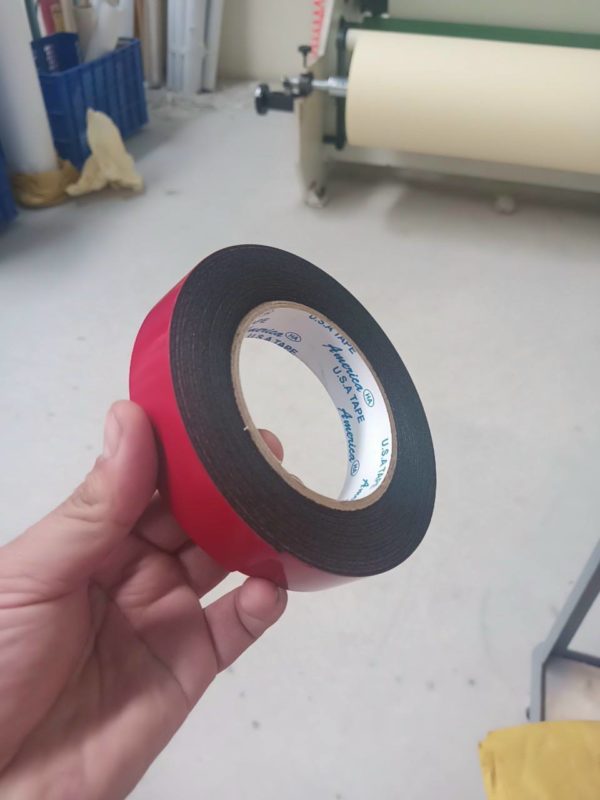 BĂNG KEO XỐP 2 MẶT ĐỎ ĐEN 1 cây (10 cuộn) 24mm* 6m
