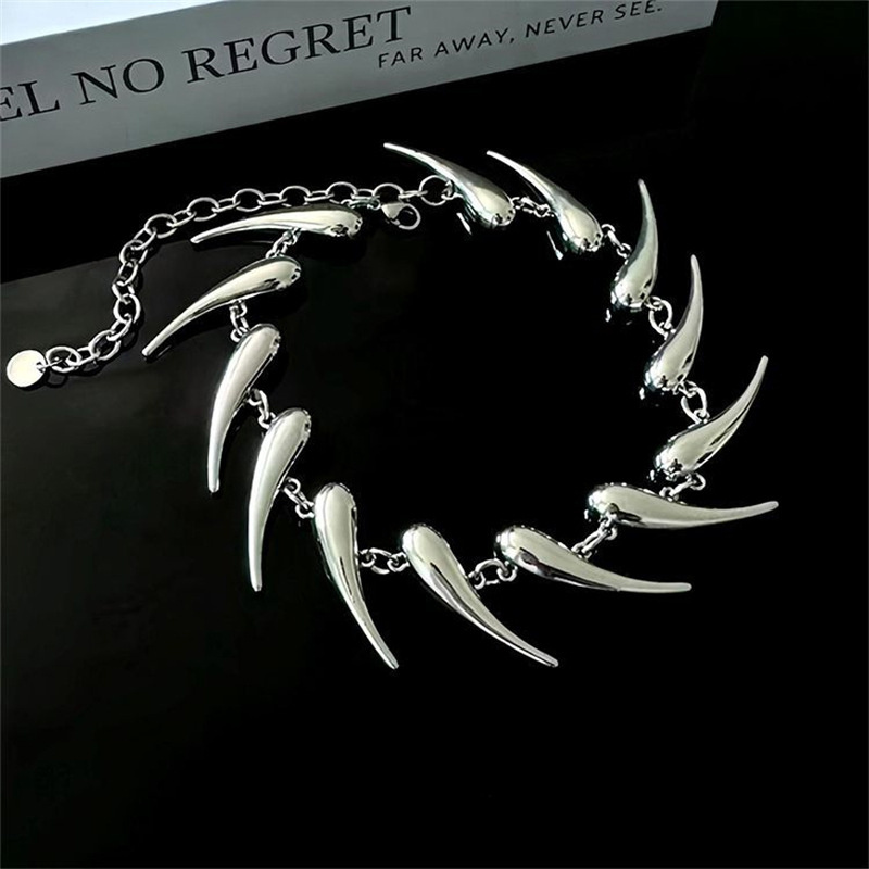 Geometric%20Silver%20Thorns%20Irregular%20Metal%20Necklace%20For%20Men%20Women%20Hiphop%20Punk%20Neck%20Chains%20Short%20Collar%20Necklaces%20Wolf%20Tooth%20Jewelry%20-%20Image%206