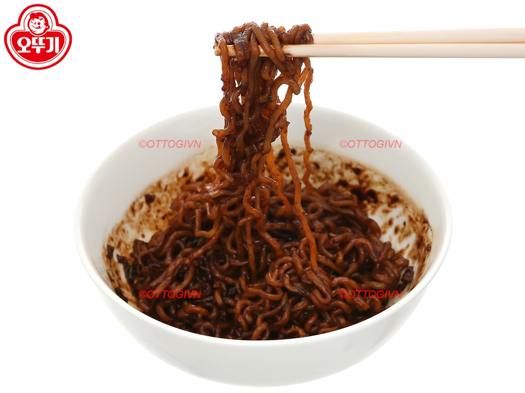 Mì Trộn Tương Đen vị bò Otoki 135g
