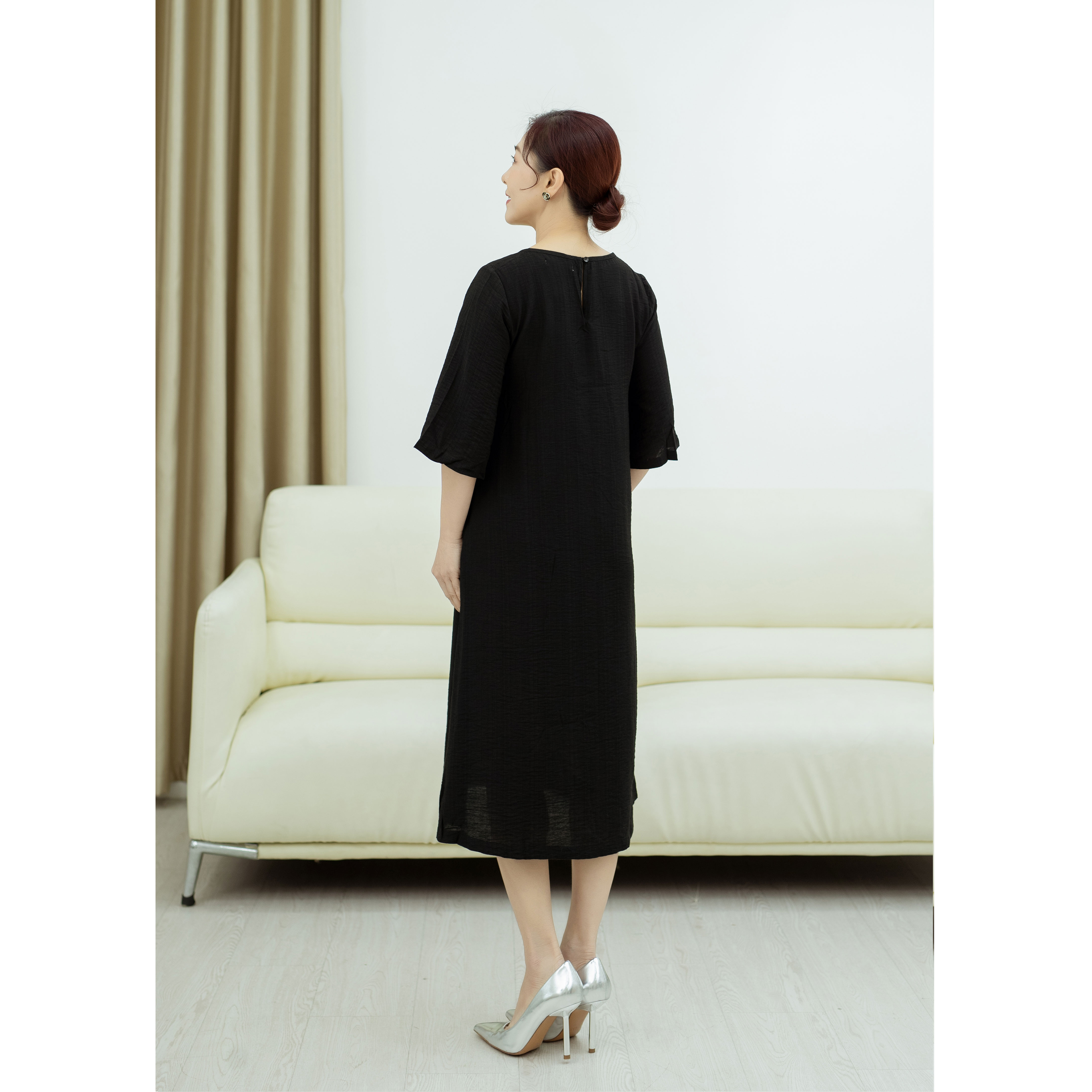 SWANLAKE | Đầm Phom A Thêu Đắp Vải Lụa Hàn - D10450LW01