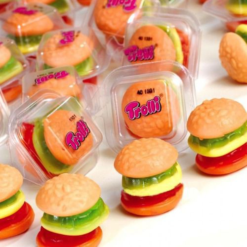 HCM- 1 cái mini burger Trolli Đức HSD 12/2022