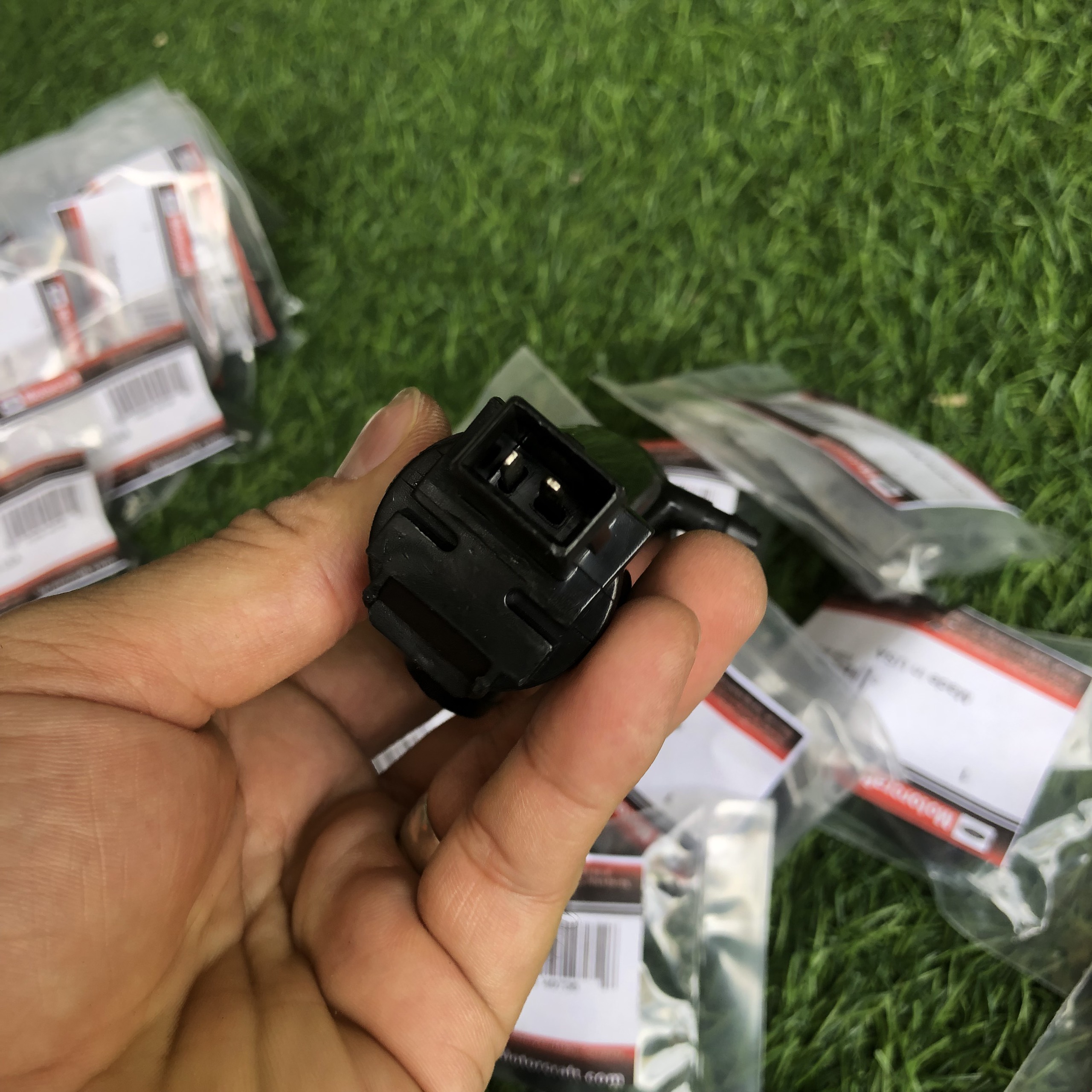 [HCM]Motor bơm xịt nước rửa kính Ford Transit