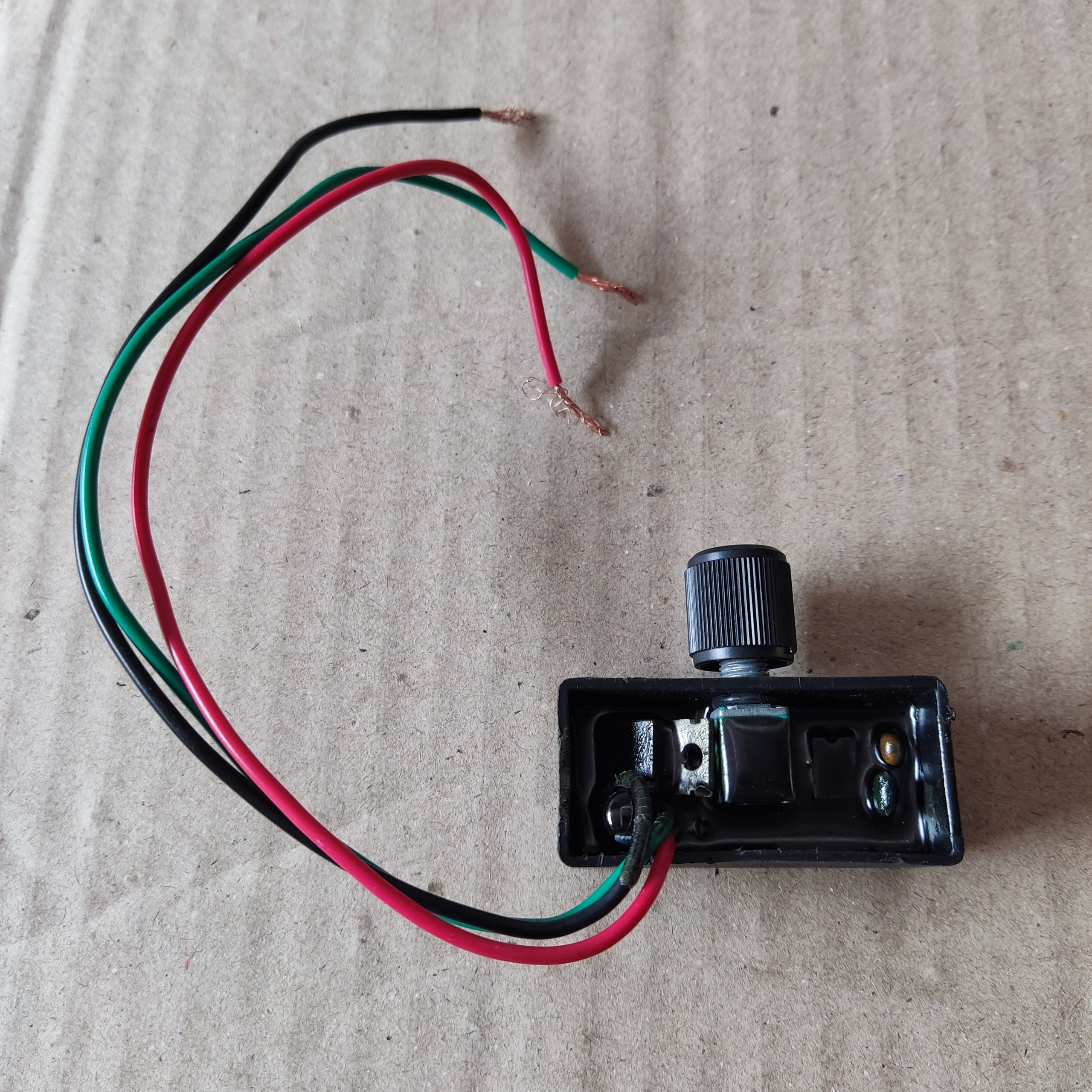 Chiết áp 12v điều chỉnh dòng máy bơm