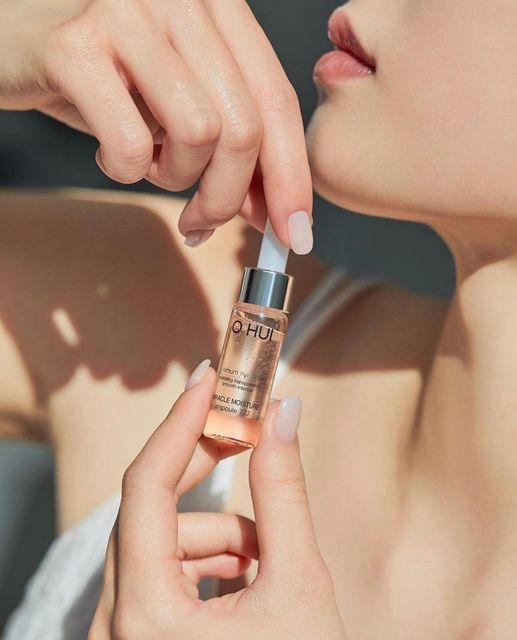 Gói sample tinh chất 777 Ohui dưỡng ẩm, dưỡng trắng và căng bóng da - Miracle Moisture Ampoule Ohui 777 1ml