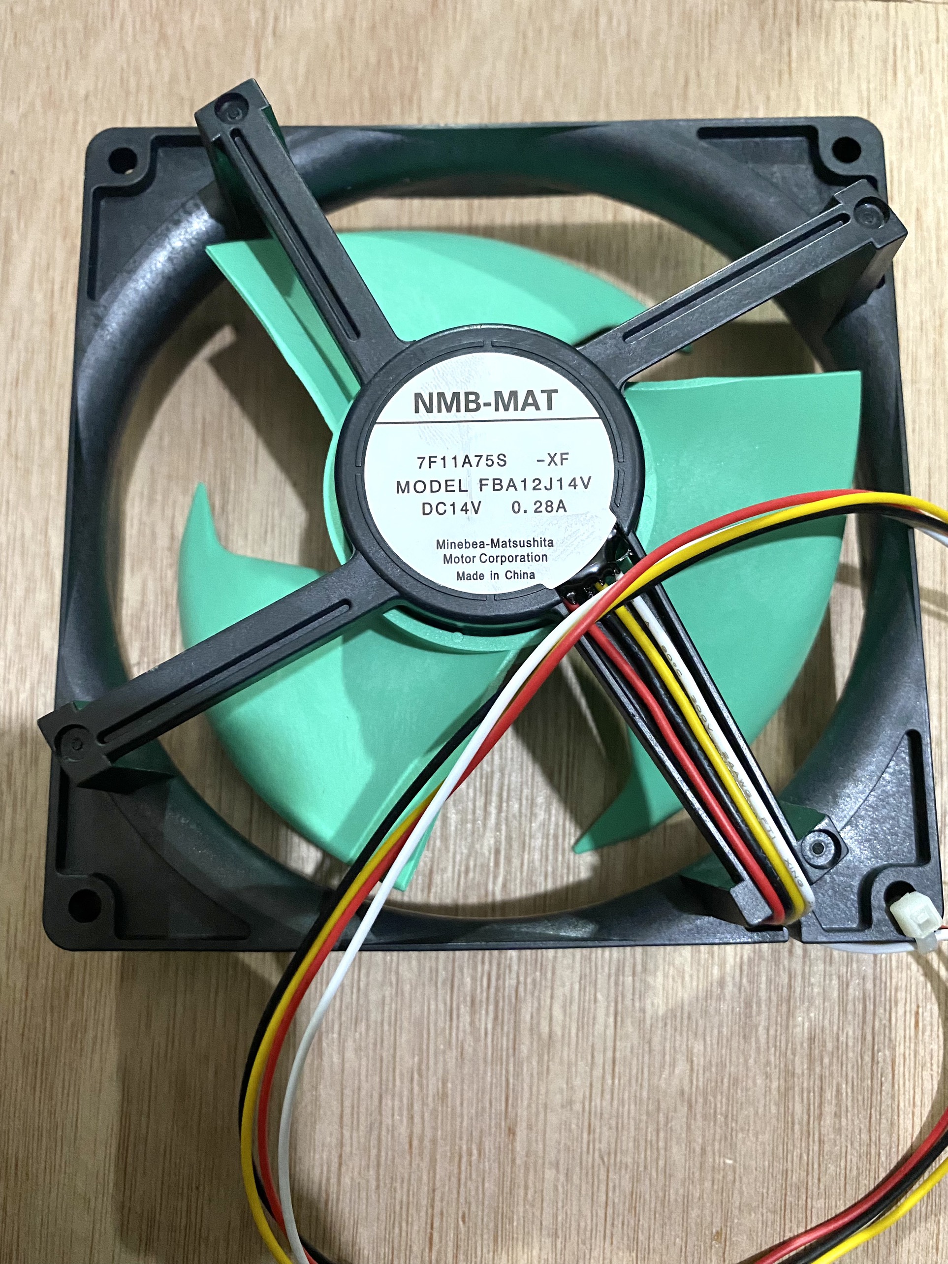 Quạt tủ lạnh xanh 14V 4 dây (12*12)