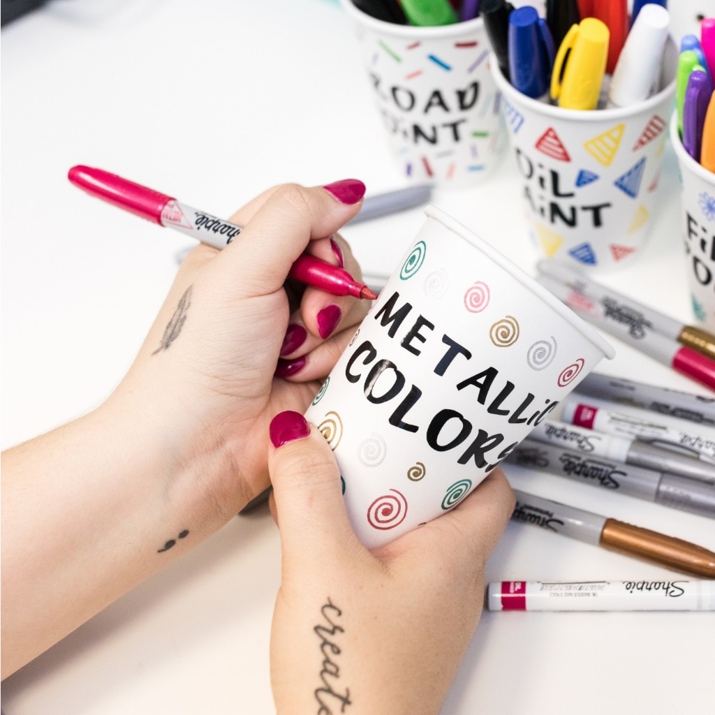 (BÁN LẺ) - BÚT LÔNG DẦU SHARPIE FINE POINT NGÒI 1.0MM (VẼ TRÊN MỌI CHẤT LIỆU)